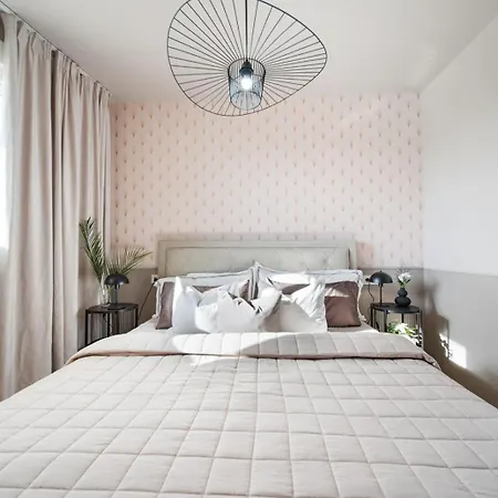 Apartment Brand New With Gym&rooftop Pool. *