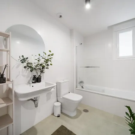 Brand New With Gym&rooftop Pool. Apartman Marbella