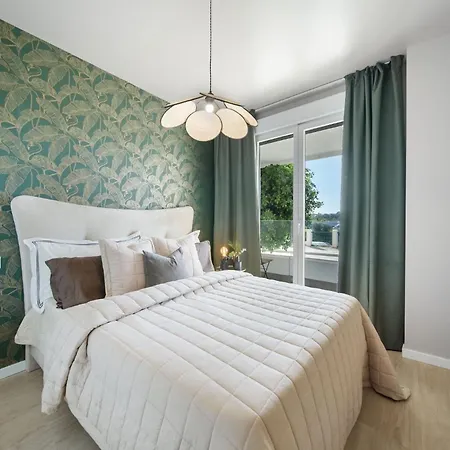 Brand New With Gym&rooftop Pool. * Marbella