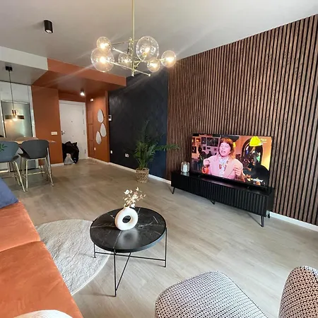 Apartment Brand New With Gym&rooftop Pool. *