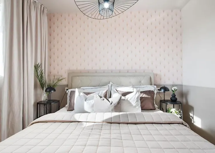 Apartment Brand New With Gym&rooftop Pool. *