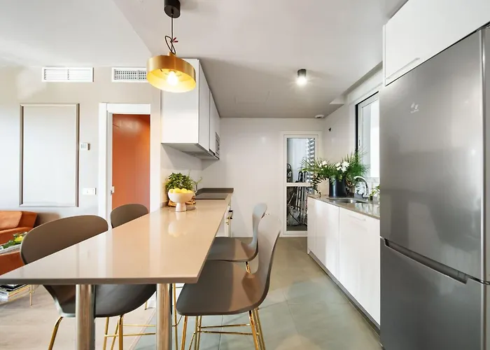 Apartment Brand New With Gym&rooftop Pool.