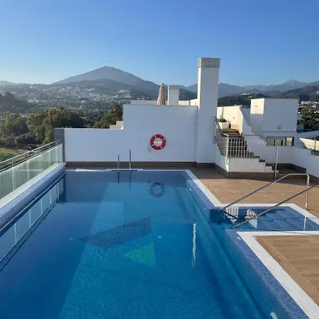 Apartment In Nueva Andalucia With Rooftop Pool *
