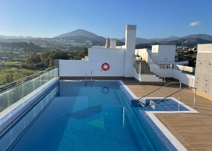 Apartment In Nueva Andalucia With Rooftop Pool *
