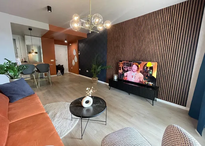 Apartment In Nueva Andalucia With Rooftop Pool *